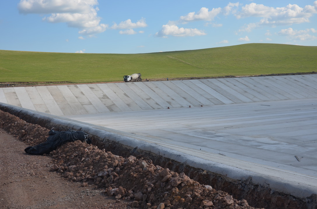 کاربرد ژئوممبران HDPE پلی‌اتیلن گستران البرز در حوضچه‌های نفتی