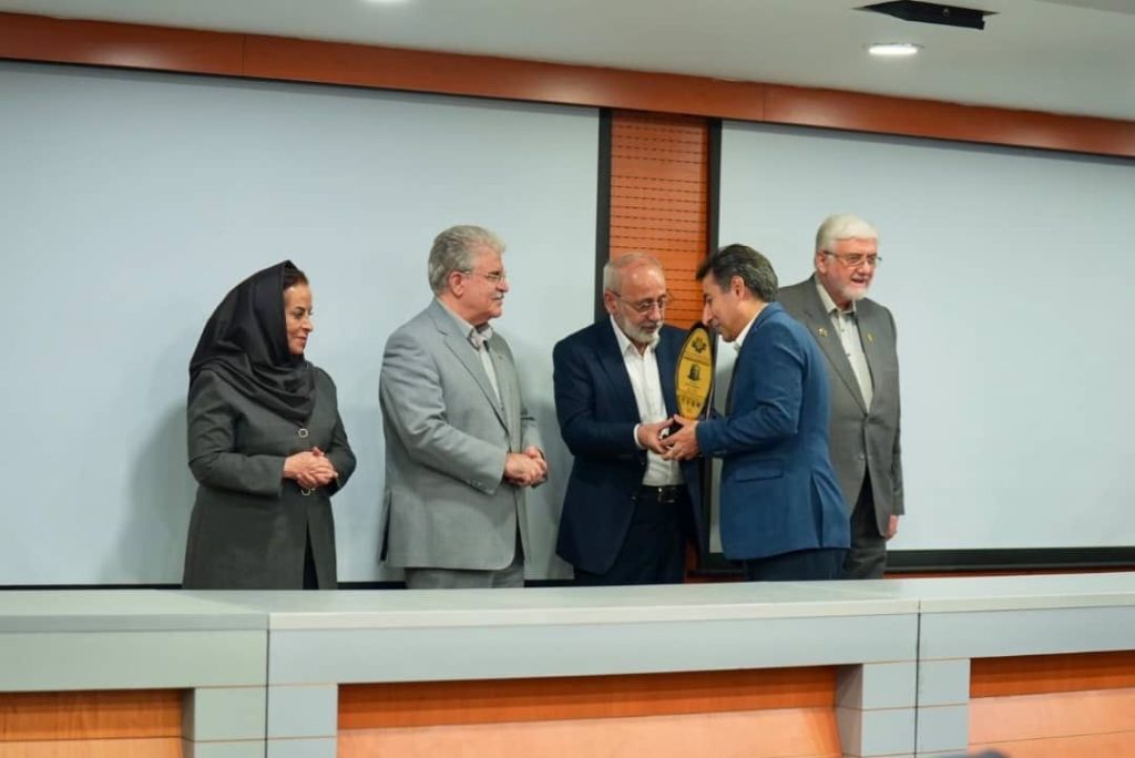 کسب سومین تندیس زرین متوالی توسط گروه انرژی پاسارگاد در کنفرانس و جایزه بینالمللی مدیریت دانشی KM4D کسب سومین تندیس زرین متوالی توسط گروه انرژی پاسارگاد در کنفرانس و جایزه بینالمللی مدیریت دانشی KM4D